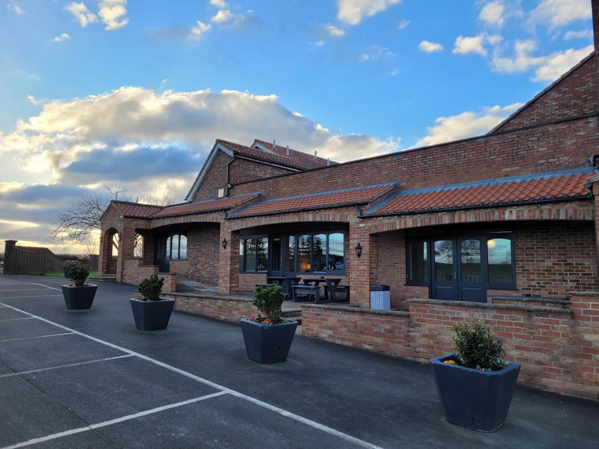 The White Horse Lodge Hotel 瑟斯克 外观 照片